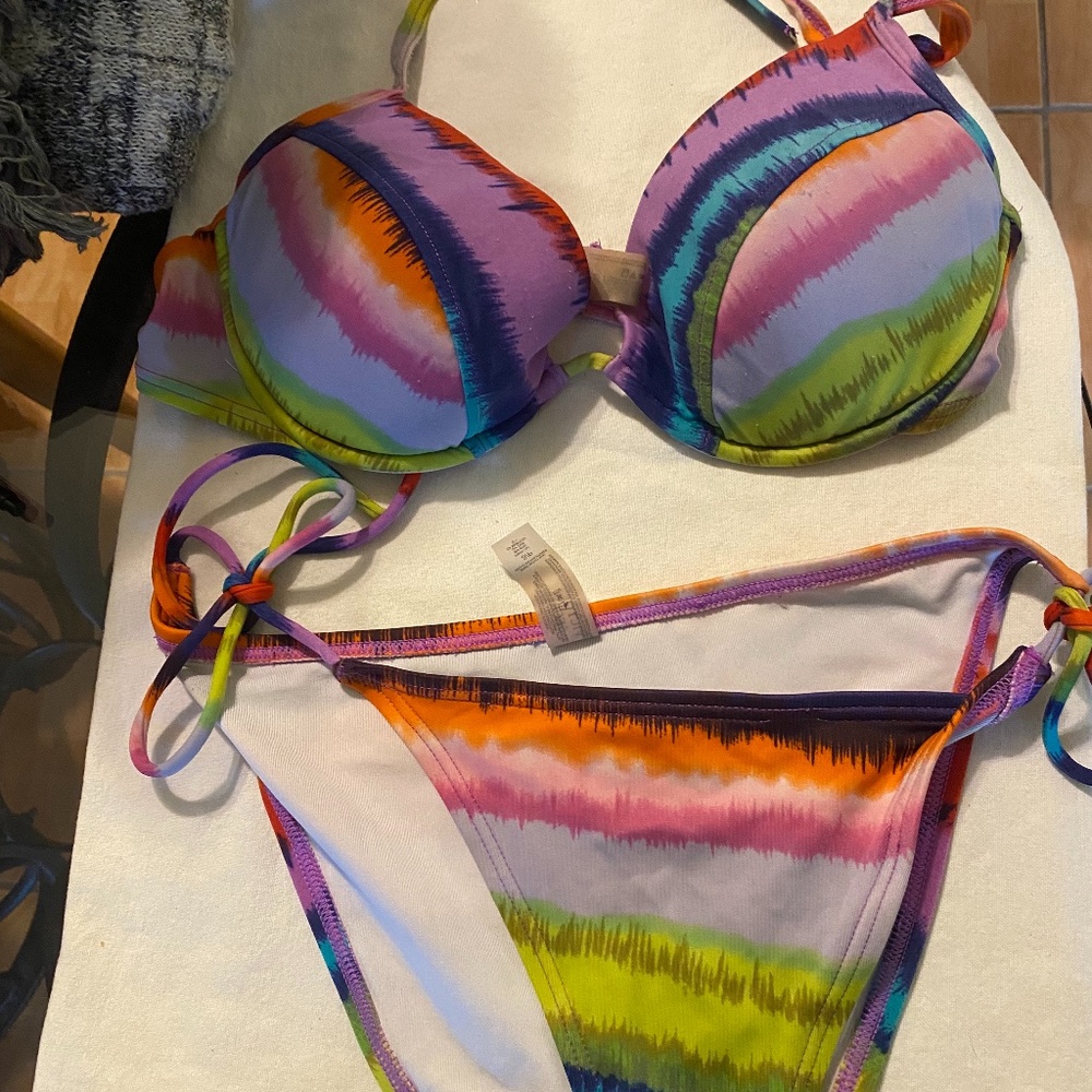 VICTORIAS SECRET RAINBOW PUSH UP SWIM SET 36C TOP AND SMALL BOTTOM
